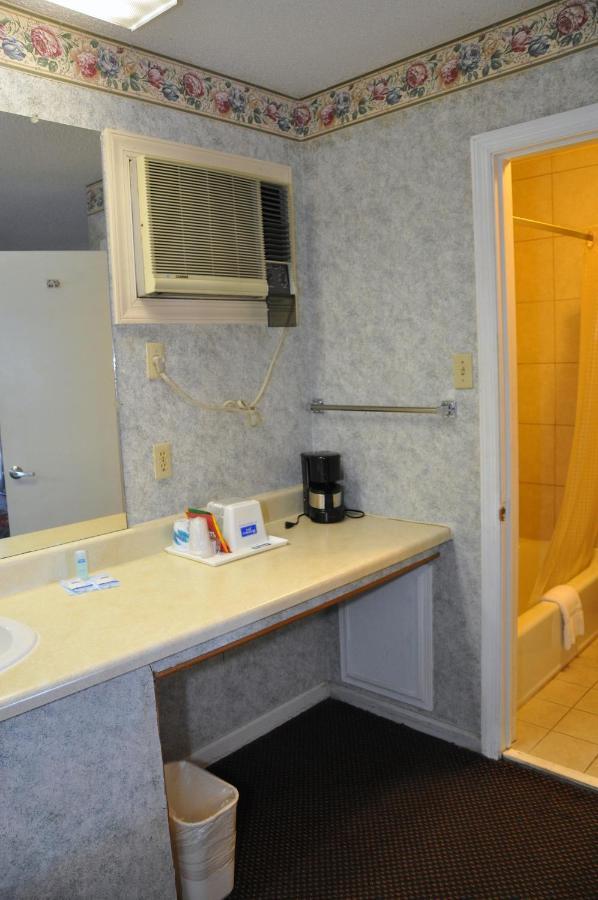 Merrimac Inn & Suites Williamsburg Bagian luar foto