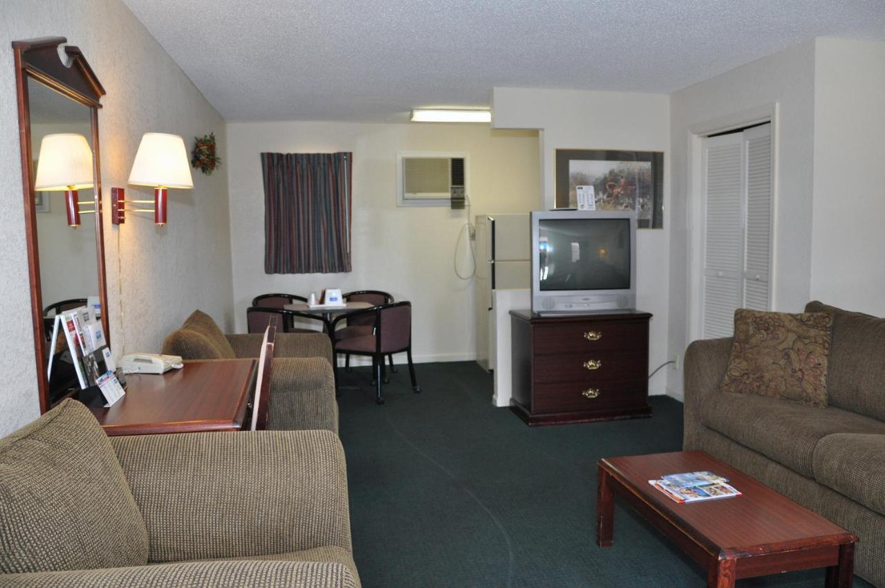 Merrimac Inn & Suites Williamsburg Bagian luar foto