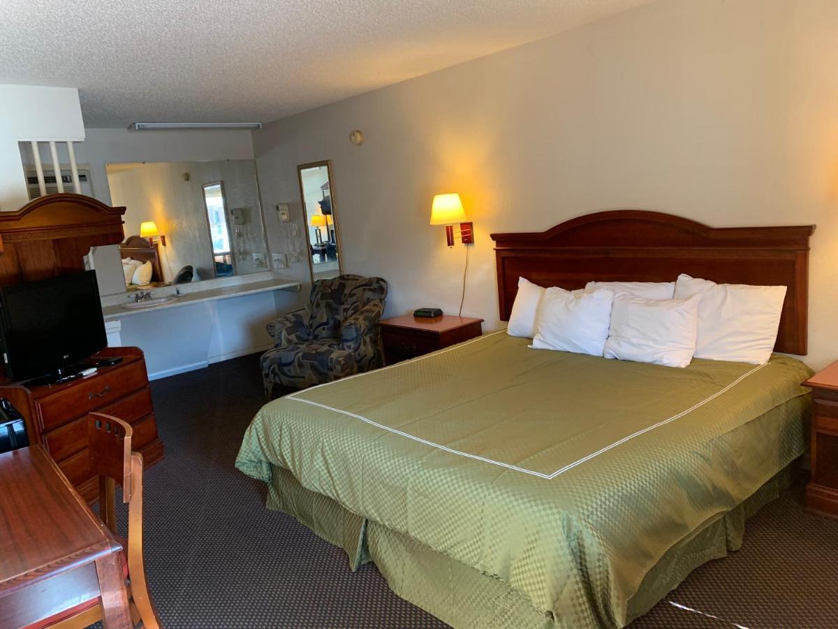 Merrimac Inn & Suites Williamsburg Bagian luar foto