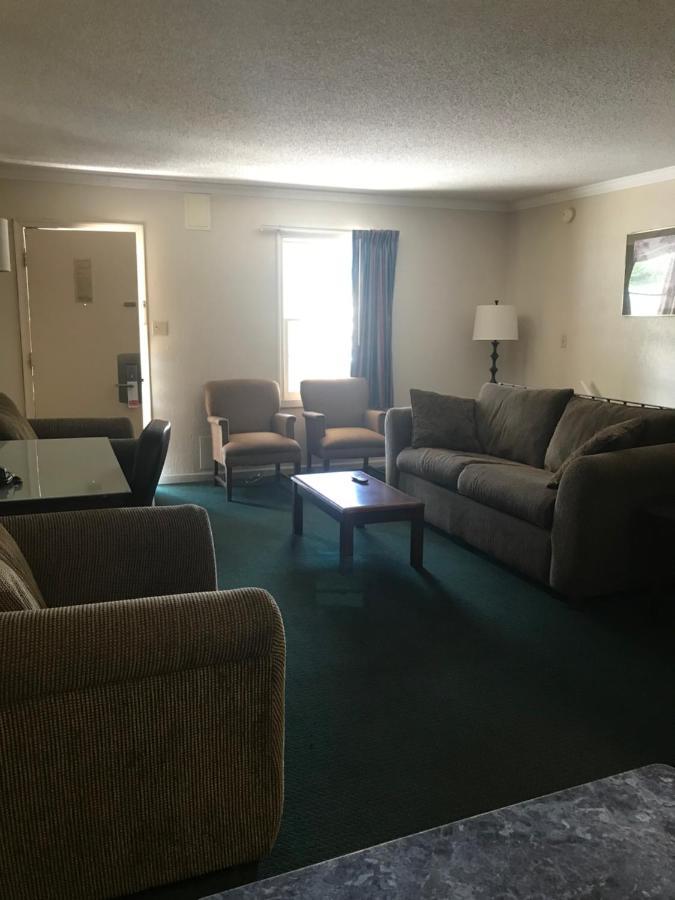 Merrimac Inn & Suites Williamsburg Bagian luar foto
